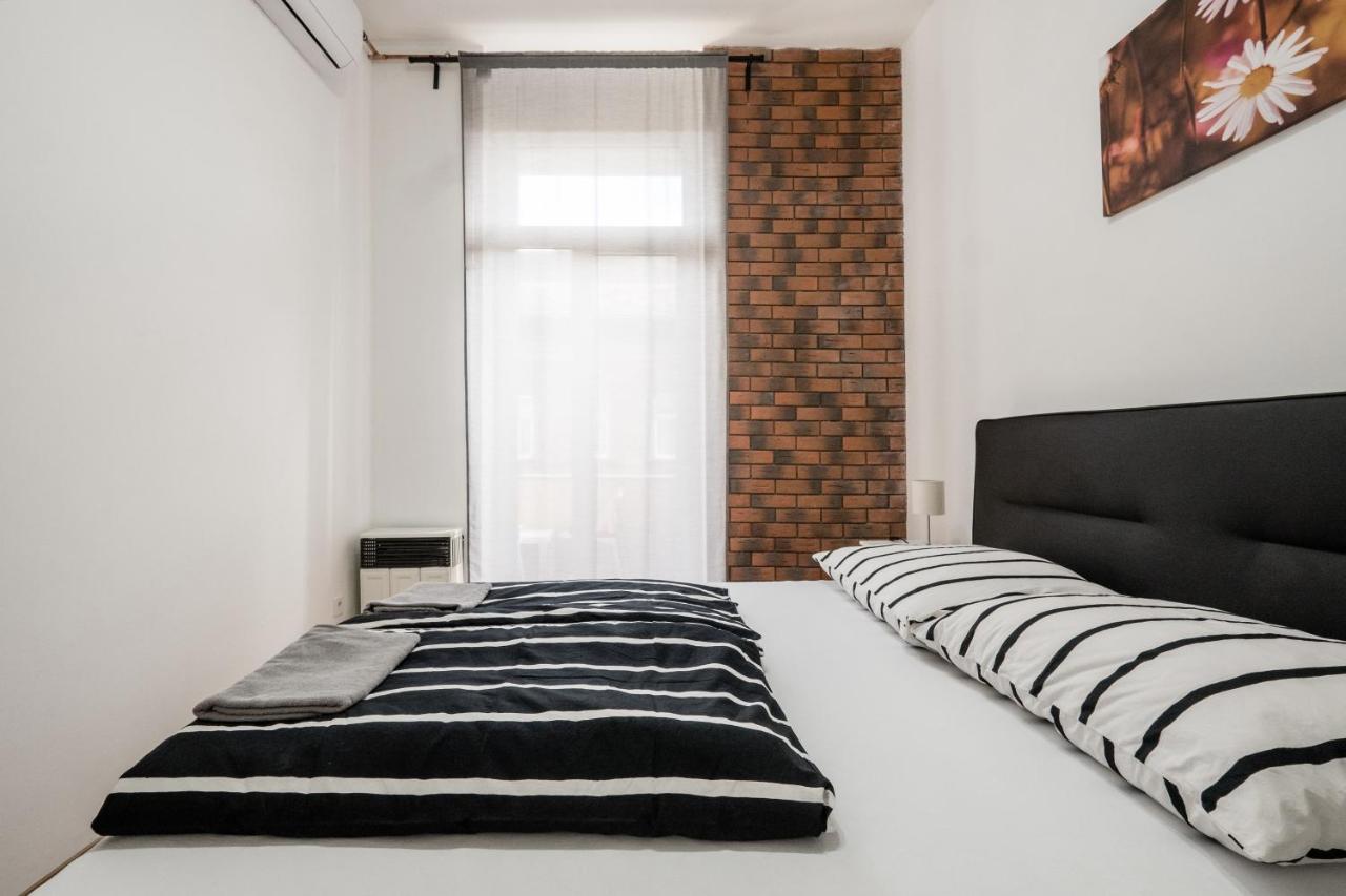 Апартаменты Jacuzzi And Privacy With 2 Balconies And Free Garage